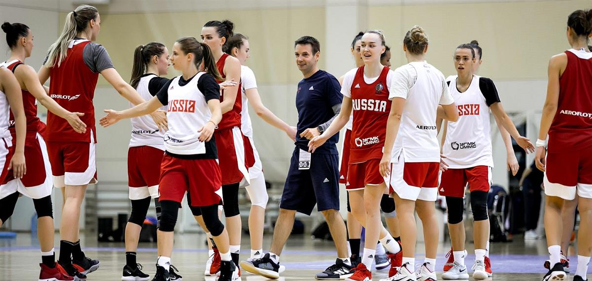Женская сборная России отправилась в Латвию